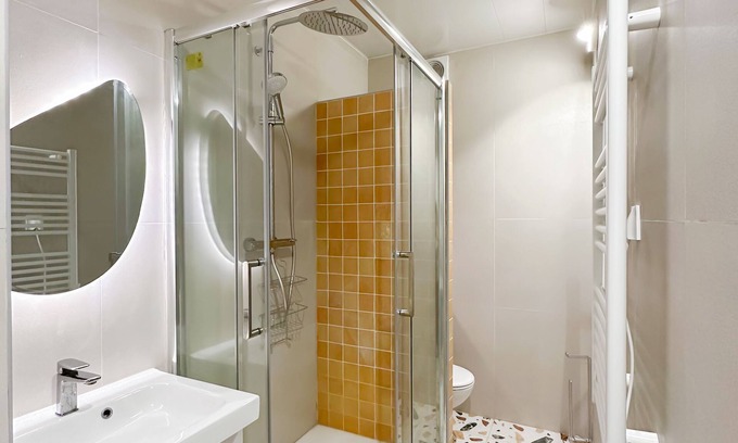 12th Arrondissement Appartement | Chic Calm Designed paris central