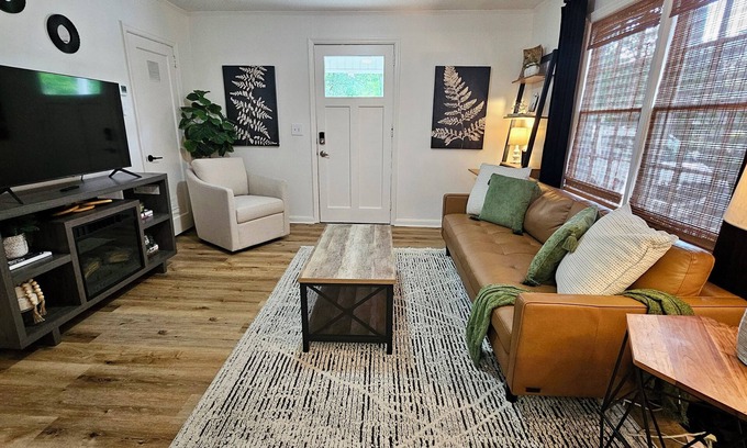 Valdosta Cottage | Chic Central Cottage- Wood Floors, Fireplace, Game Room & Firepit- Pet Friendly
