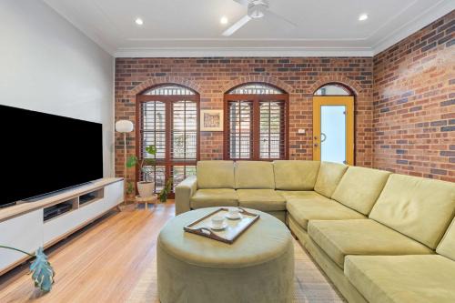 Balmain East Maison | Chic Coastal Living in Balmain East with Parking