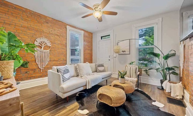 Downtown Columbus Maison | Chic Columbus Retreat with Reserved Parking