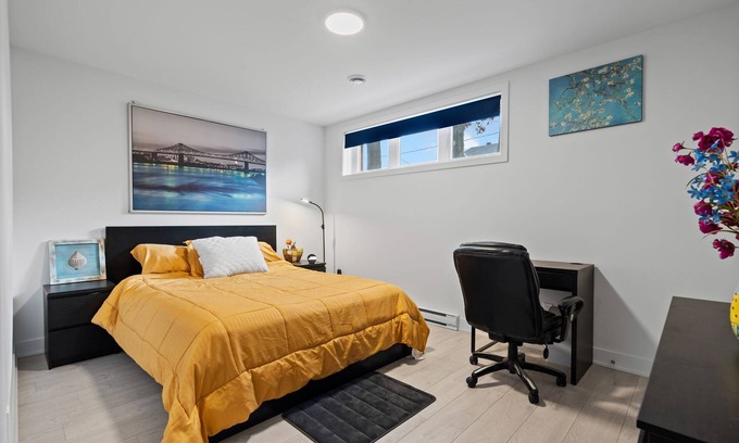 Longueuil Maison | Chic Condo ! 15 Mins from Downtown Montreal
