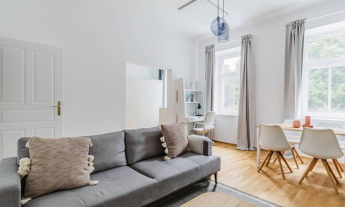 Dobling Appartement | Chic Döbling 1BR, Move-In-Ready w/ Furniture, by Blueground