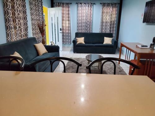 Palmas Appartement | CHIC Family-friendly home sleeps up to 12 People, Right Unit