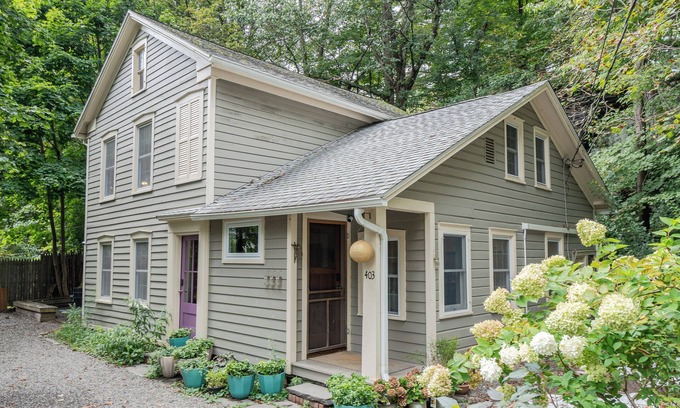 West Saugerties Maison | Chic Farmhouse Woodstock Saugerties Skiing HITS Hiking