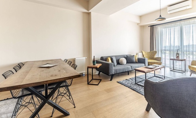Gaziosmanpasa Appartement | Chic Flat 20 min to Kanyon Mall in Gaziosmanpasa