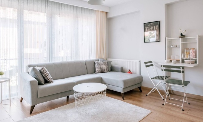 Moda Appartement | Chic Flat w Balcony 5 min to Moda Coast in Kadikoy