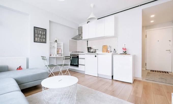 Moda Appartement | Chic Flat w Balcony 5 min to Moda Coast in Kadikoy