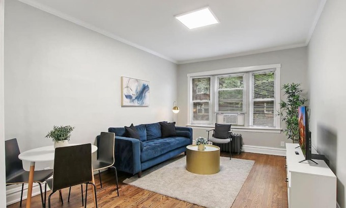 Avondale Appartement | Chic & Fully Furnished 2BR Apartment - Roscoe 1