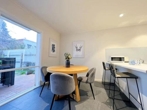 Fitzroy North Maison | Chic getaway at Fitzroy North
