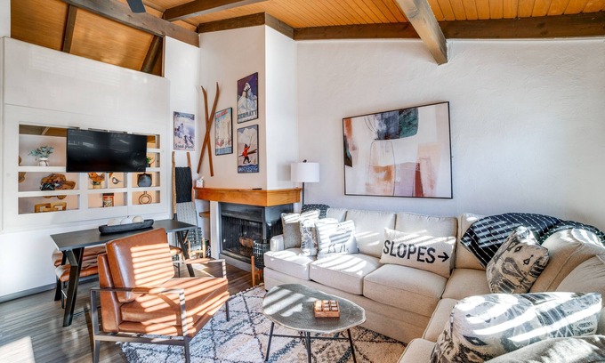 Blodgett Mills Maison | Chic Greek Peak Ski Resort Townhome w/ Balconies!