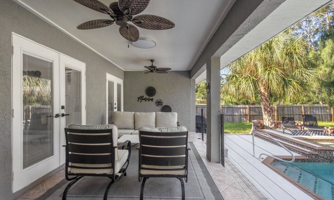 Gulf Gate Estates Maison | Chic happens 3/2pool 5min from Siesta