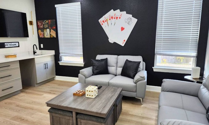 OST - South Union Maison | Chic Med Center Retreat w Yard