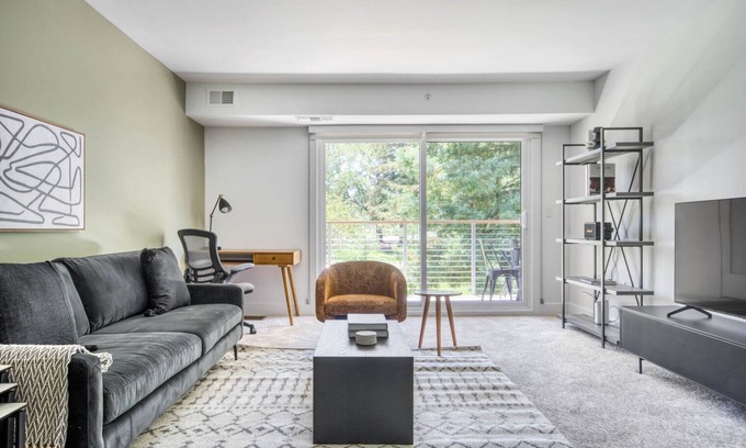 Sharon Heights Appartement | Chic Menlo Park 2BR w/ Pool, W/D, Gym, near 82, 101, 280, by Blueground