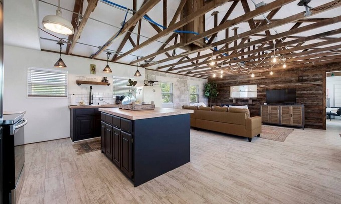 Bentonville - Fayetteville Maison | Chic Milkbarn: Peace, Culture & Rustic Charm