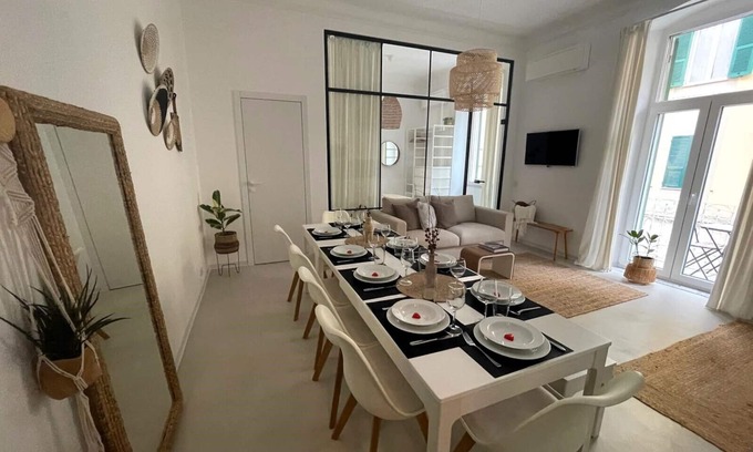 La Spezia Historic Centre Appartement | Chic&moderne pour groupes&familles-10 personnes, en centre ville avec 2 balcons