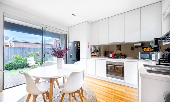Preston Maison | Chic modern home with private backyard and carpark