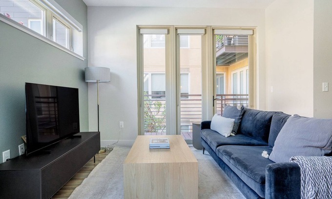 Mountain View Appartement | Chic Mountain View 1BR w/ BBQ & Spa, nr Shops & Dining, by Blueground