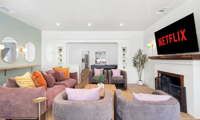Downtown Napa Maison | Chic Napa Getaway - 3 Mins to Downtown - Game Room with Vanity Area