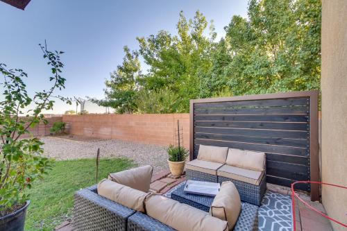 Los Lunas Maison | Chic New Mexico Retreat with Patio, Grill and Fire Pit