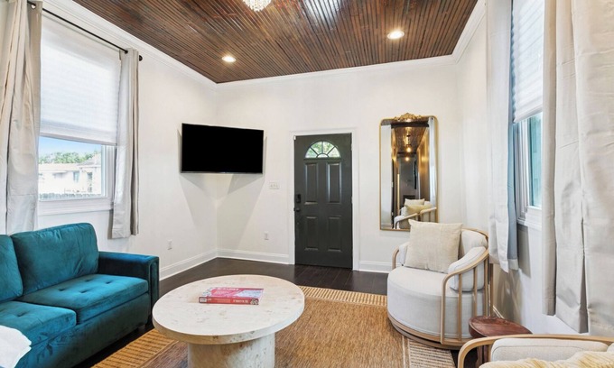 Desire Area Maison | Chic New Orleans Vacation Rental, Sleeps 7, Backyard Oasis Near French Quarter