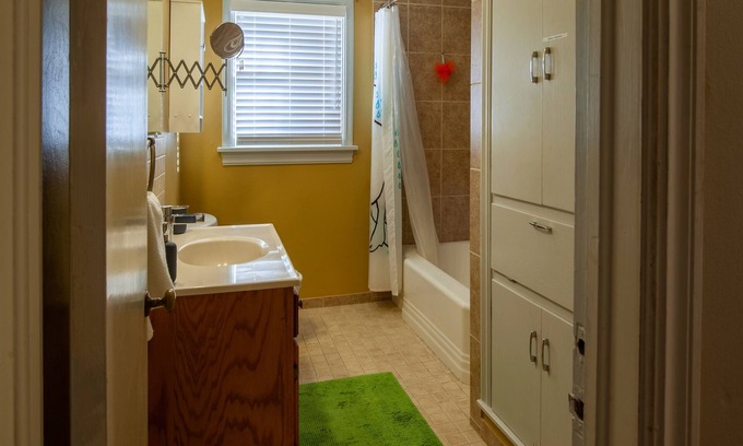 Central Oklahoma City Maison | Chic OKC Home with Cozy Patio & Modern Comforts - Close to Everything