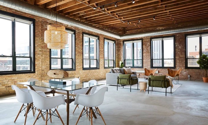 West Loop Appartement | Chic Penthouse Corner 3BR Loft In Fulton Market