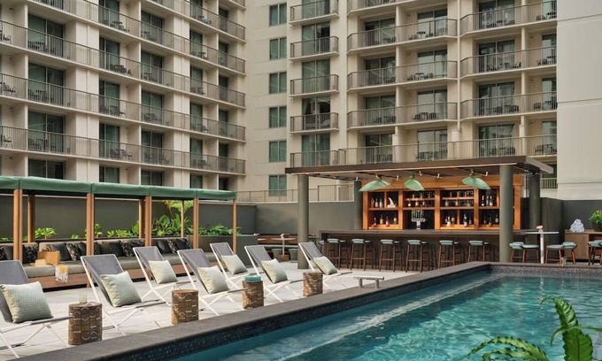 Waikiki Hôtel | Chic Retreat in the Heart of Waikiki – Romer House Style, 3 Units