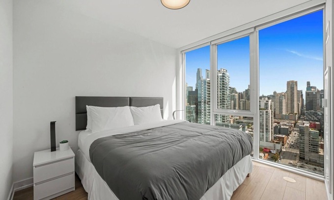 Downtown Chicago Appartement | Chic River North Retreat: Luxe Suites, Stunning Views, Steps from Chicago Life!