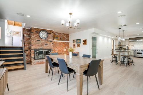 Santa Paula Maison | Chic Santa Paula Home with Mountain and City Views!