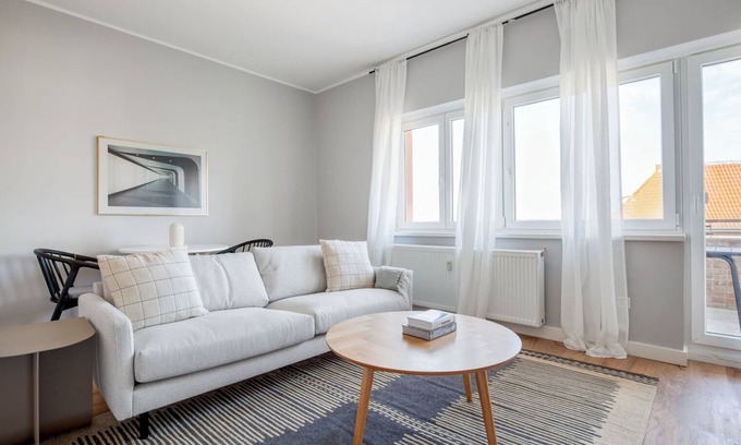 Tempelhof Appartement | Chic Schöneberg 1BR, nr Tempelhofer Feld, by Blueground