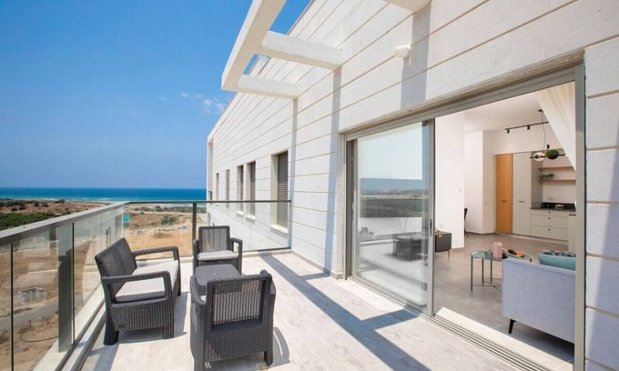 Nahariya Appartement | Stylish Penthouse Apartment Close to Akhziv Beach