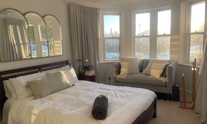 Darling Point Appartement | Chic & Sophisticated Art Deco Apartment. Amazing Sydney Harbour Views. Balcony.