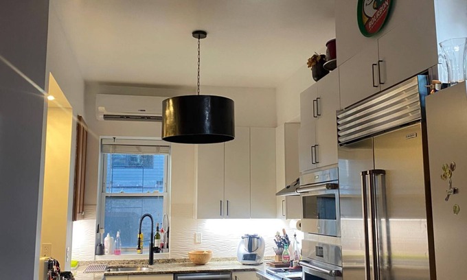 Harsimus Cove Maison | Chic & Spacious NYC style townhome in Jersey City - Sleeps 10 adults