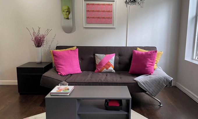 Ukrainian Village Appartement | Chic Studio Apt in the East Village with WiFi and AC, Close to Subway
