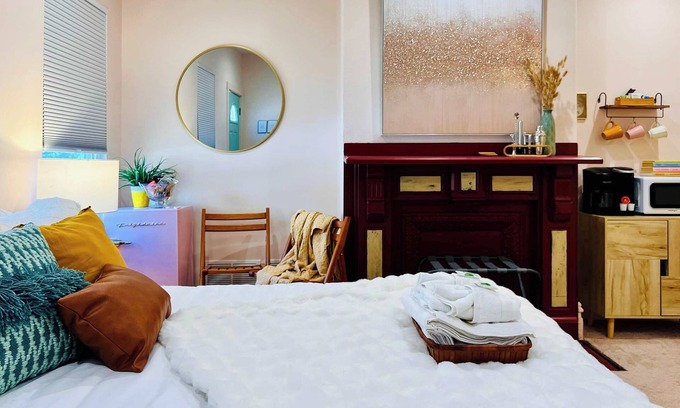 Pittsburgh Maison | Chic Studio City Views Steps to Hospital