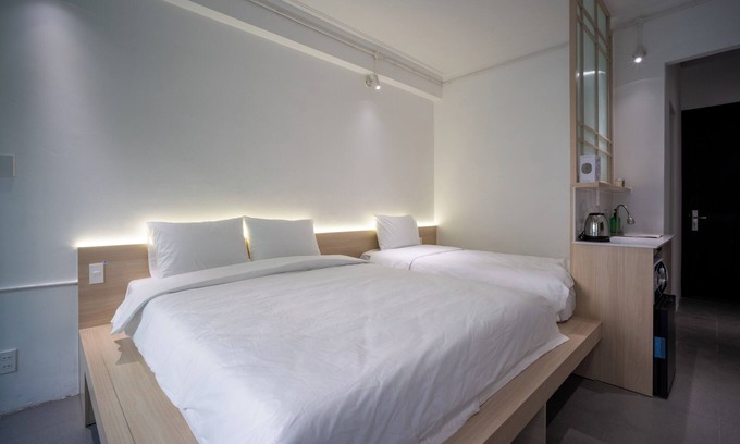 Phuong 6 Appartement | Chic Studio for 3 Guests with Private Balcony, Fast WiFi in vibrant Hồ Chí Minh