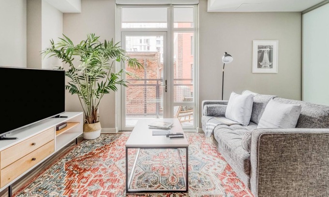 Mount Vernon Triangle Appartement | Chic Studio in Mt Vernon w/ Balcony, Gym + Pool