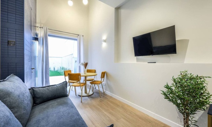 Chueca Appartement | Chic Studio Steps from Gran Vía, Madrid