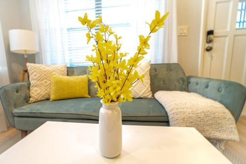 Carver City - Lincoln Gardens Maison | Chic & Stylish Central Location