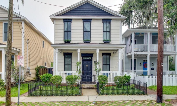 Thomas Square Maison | Chic Thomas Square Home in Walkable Location!