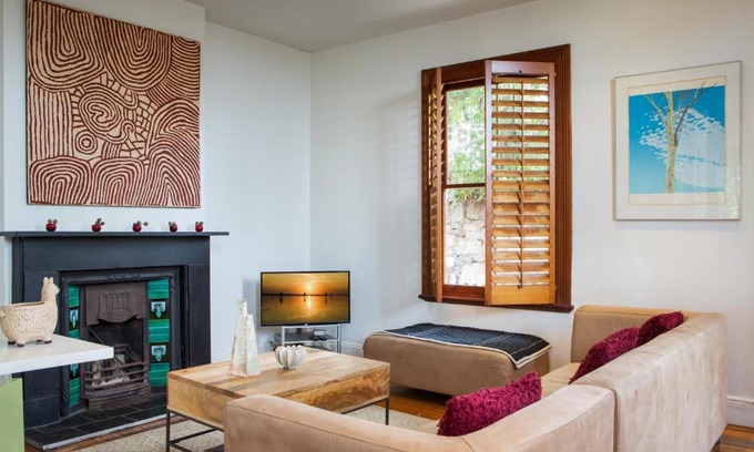 Balmain East Appartement | Chic Two-storey Cottage with Darling Harbour Views
