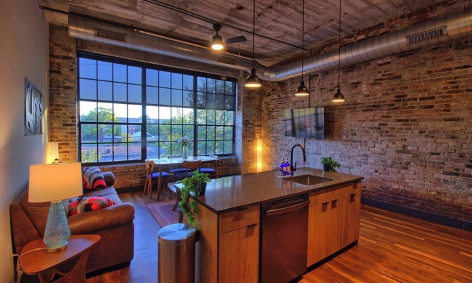 Midtown Hôtel | Chic Ultramodern Loft Suite w/Designer Features