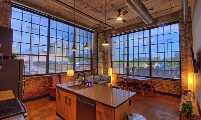 Midtown Hôtel | Chic Ultramodern Loft Suite w/Designer Features