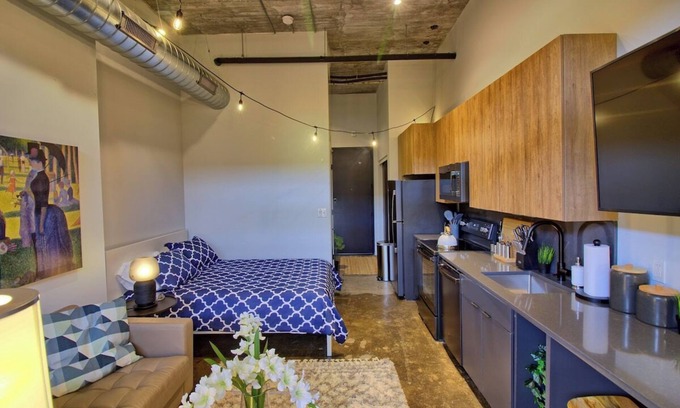 Midtown Hôtel | Chic Ultramodern Minimalist Studio Loft + Patio