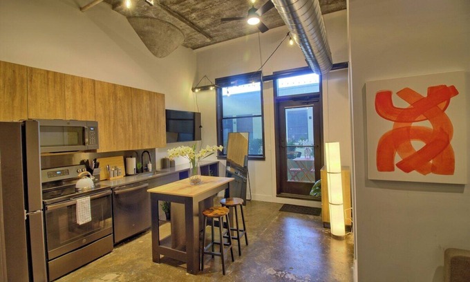 Midtown Hôtel | Chic Ultramodern Minimalist Studio Loft + Patio