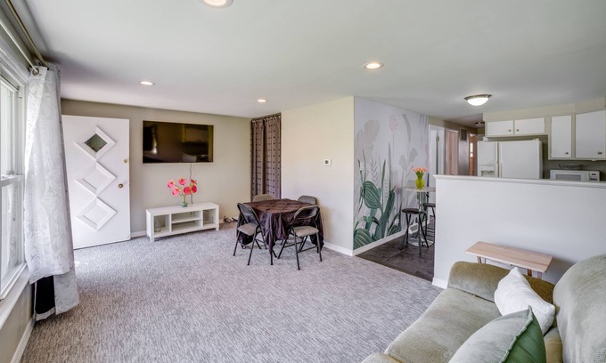 Chatham Maison | Chicago Escape Near Navy Pier & Shedd Aquarium!
