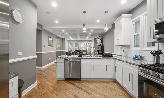 Chatham Maison | Chicago Rental - Vernon Ave
