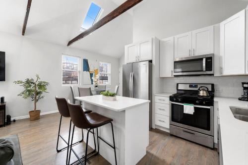 West Town Maison | Chicago Treasure 4 Bed Getaway