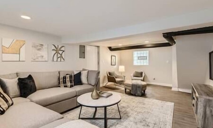 Burnside Maison | Chicago urban house - 4 Bedroom 2.5 bath