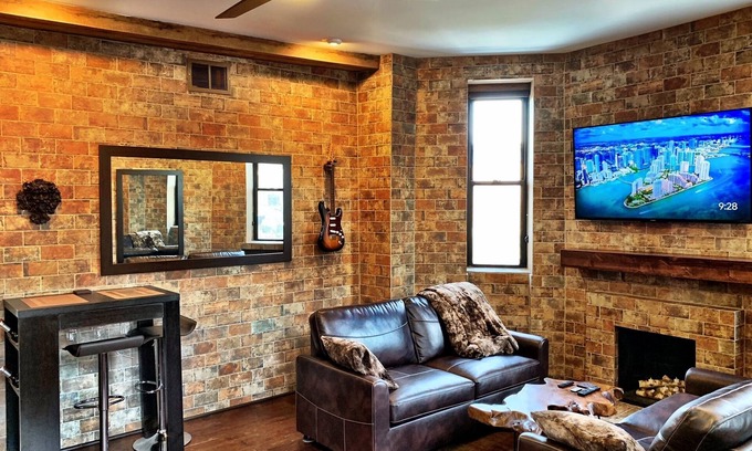 Old Town Triangle Copropriété | Chicago’s BEST location… Lincoln Park, Lake Michigan, Wrigley Field, and more!